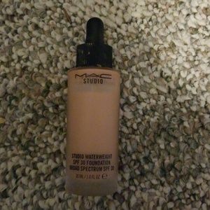 Mac studio waterweight SPF 30 foundation NW30